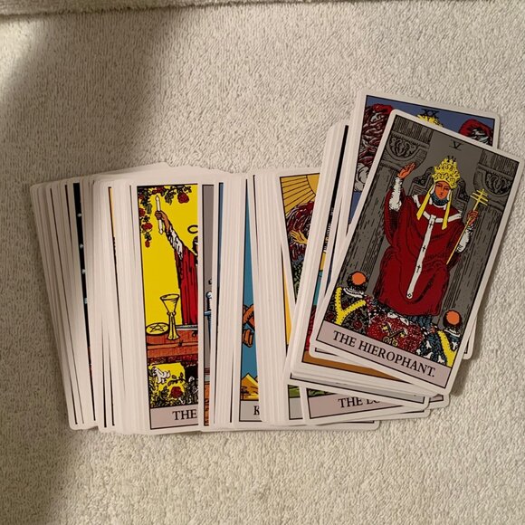 CLASSIC DESIGN RYDER WAITE TAROT CARDS WITH GUIDE BOOK - Picture 2 of 4